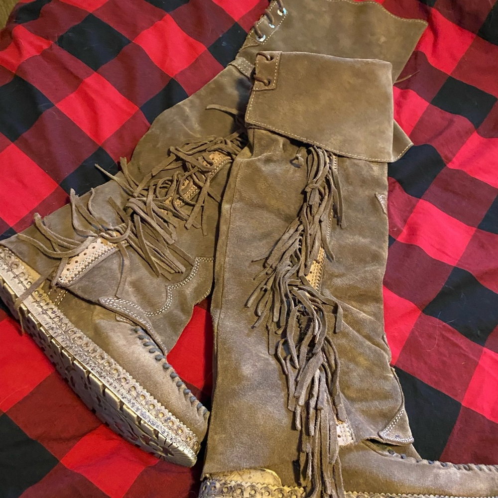 EL VAQUERO
Stylish Brown Over the Knee Fringe Boots